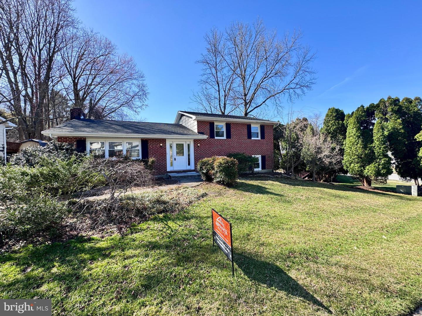 903 Farmstead Rd Property Photo