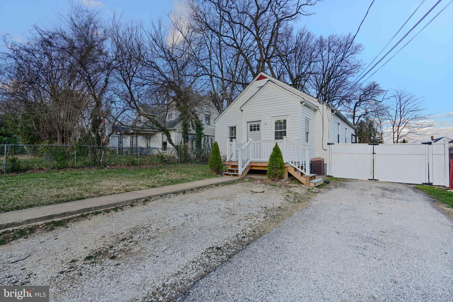 8215 Oakleigh Property Photo 3