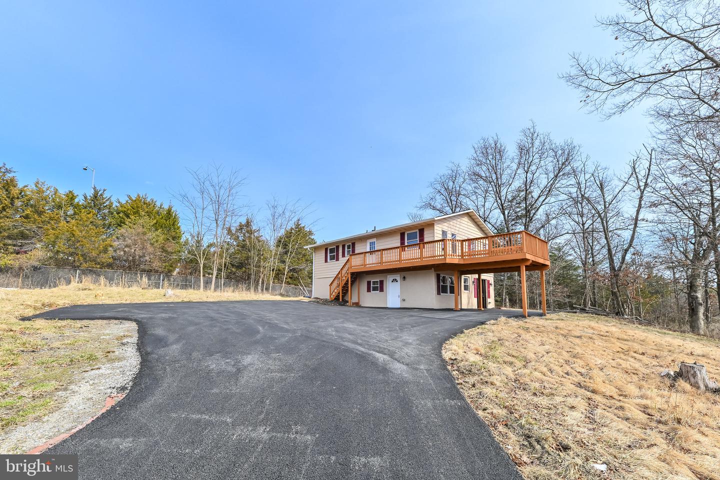 6716 Johnnycake Rd Property Photo 1
