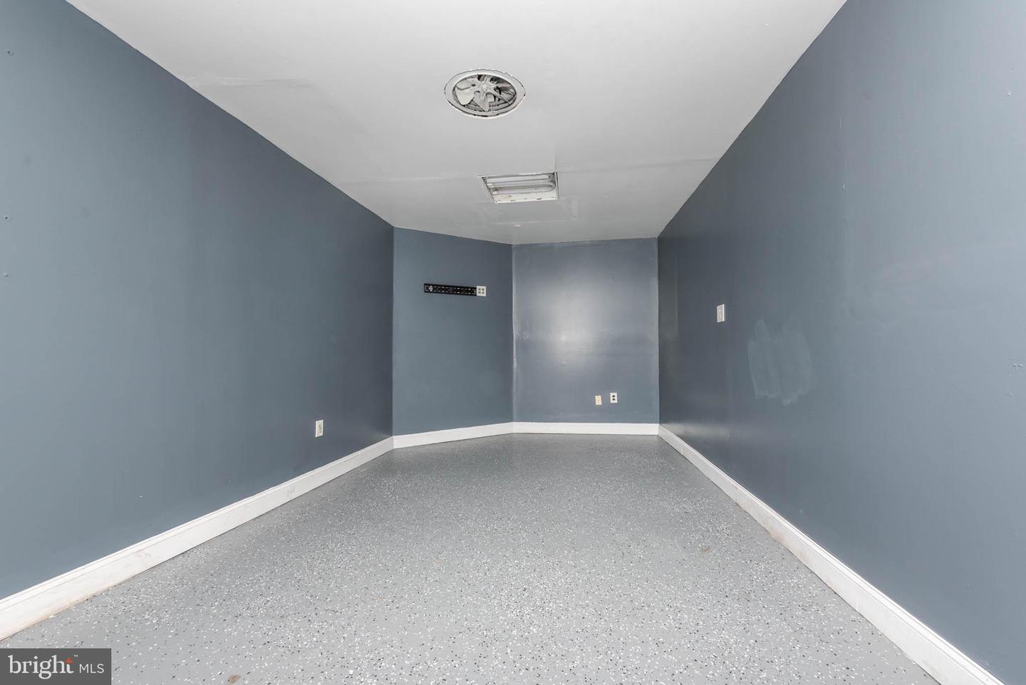 8326 Old Philadelphia Rd #bay 3 Property Photo 8