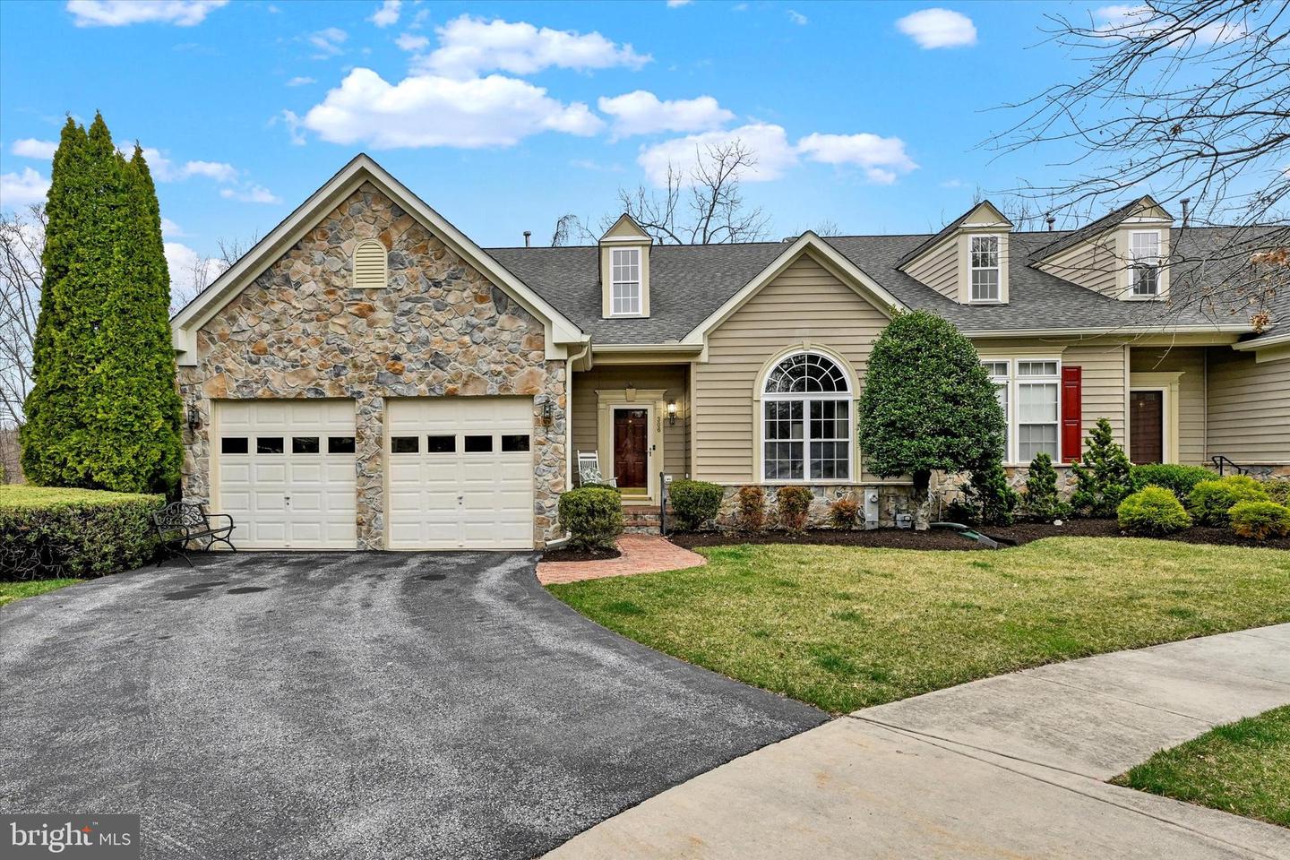 306 LAUREN HILL CT #306 Property Photo 1