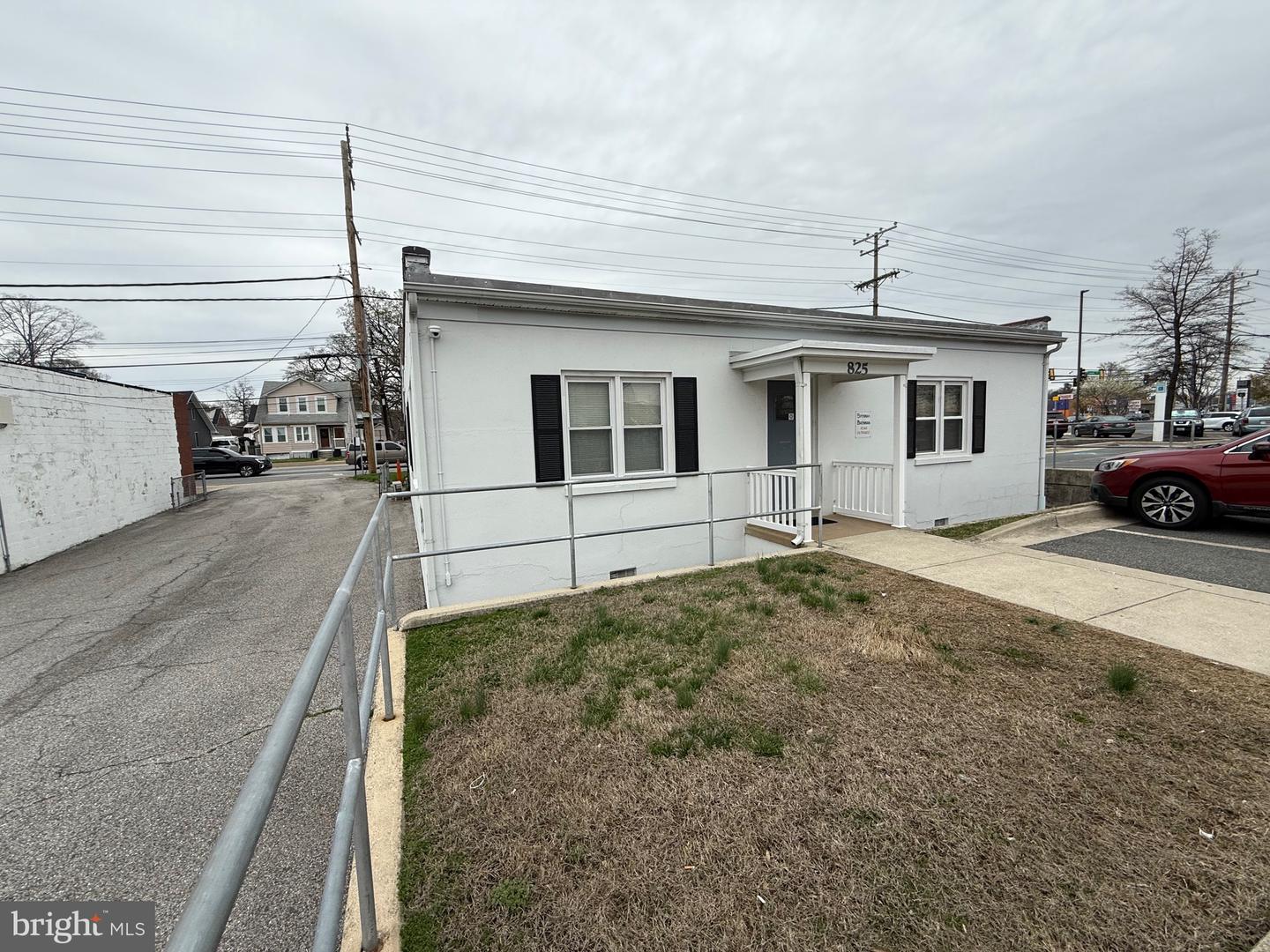 825 Eastern Blvd Property Photo 6