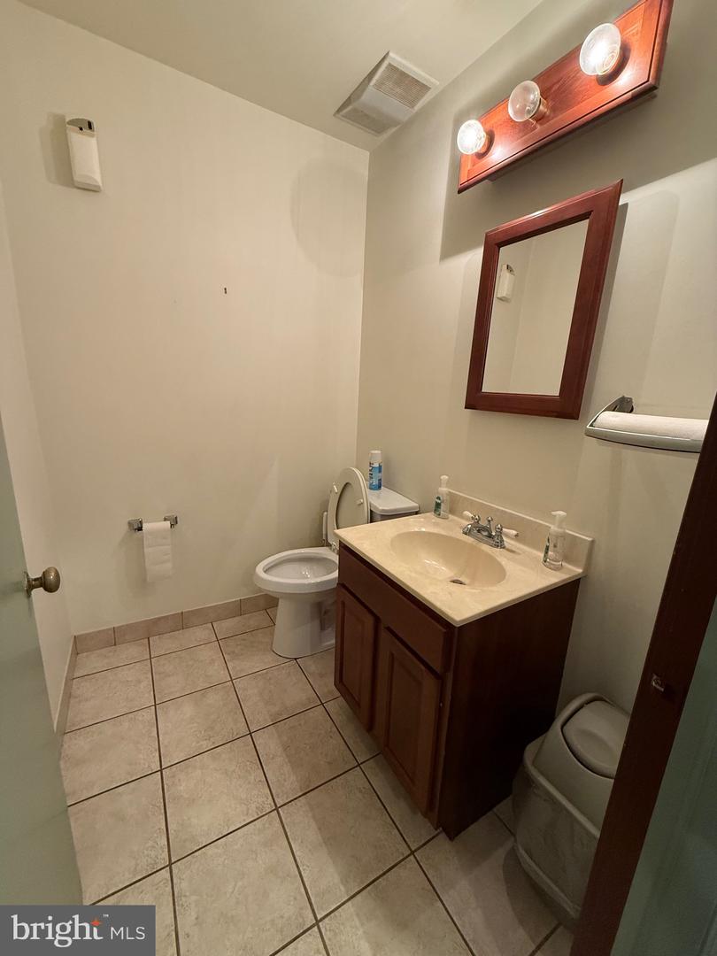 825 Eastern Blvd Property Photo 23