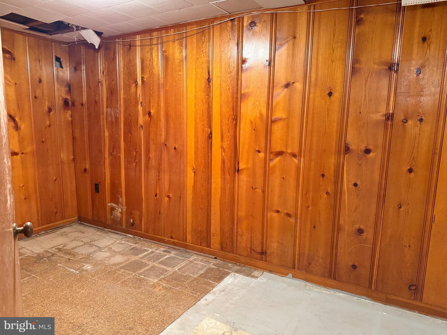 825 Eastern Blvd Property Photo 36