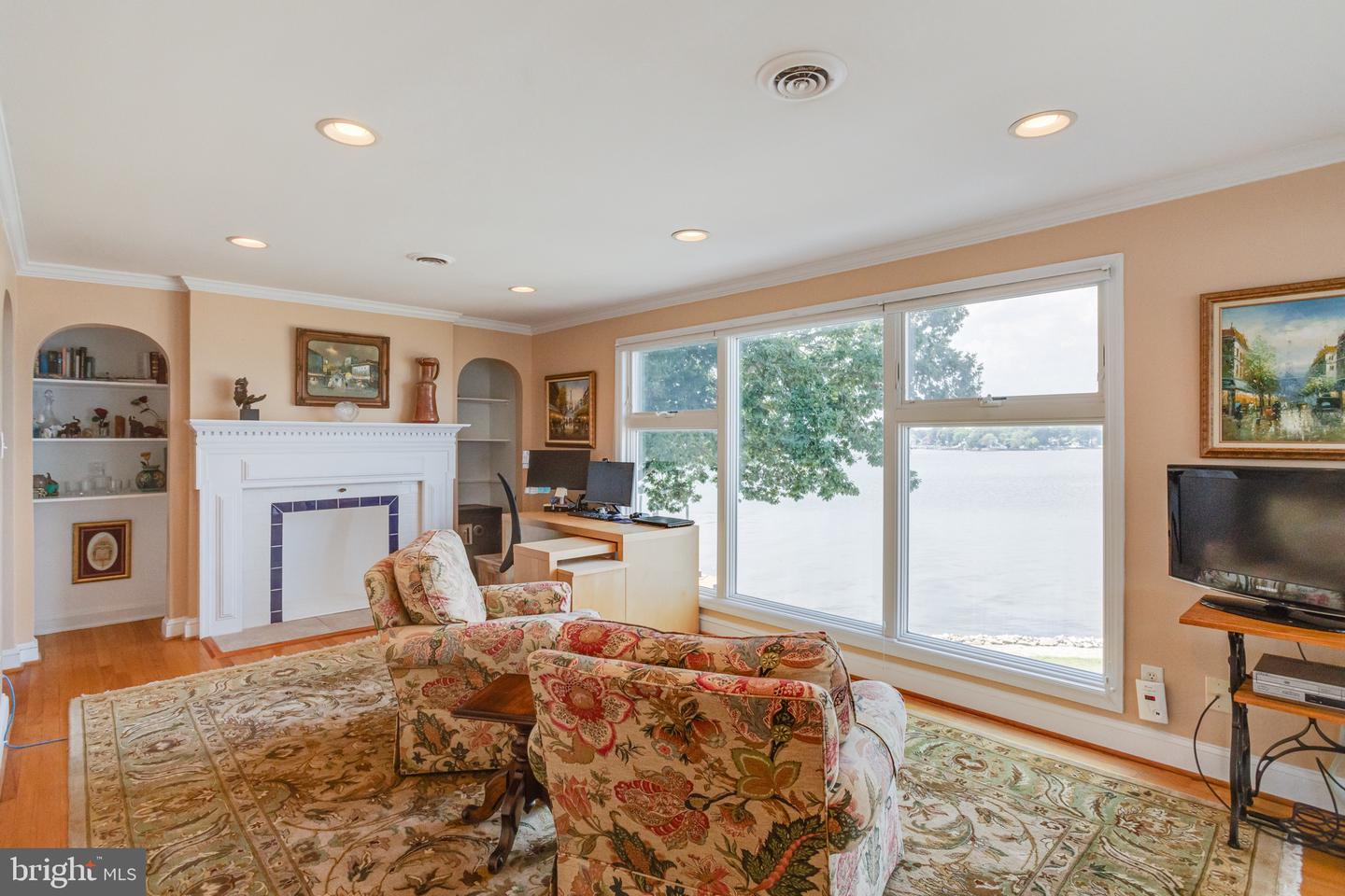 2334 Martin Dr Property Photo 57