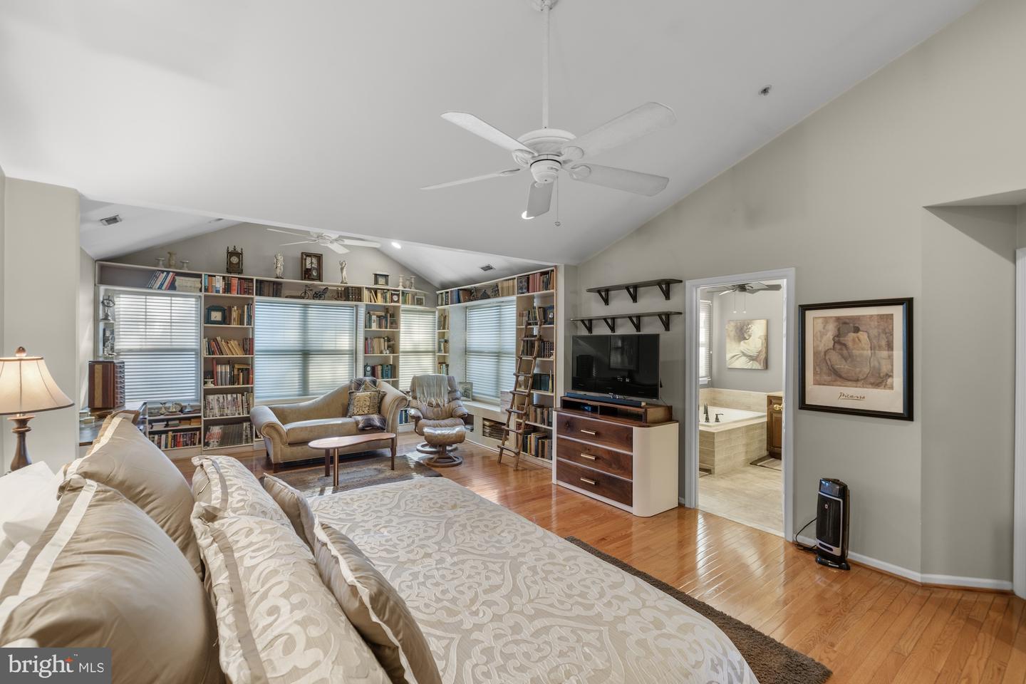 13 Austringer Ct Property Photo 21