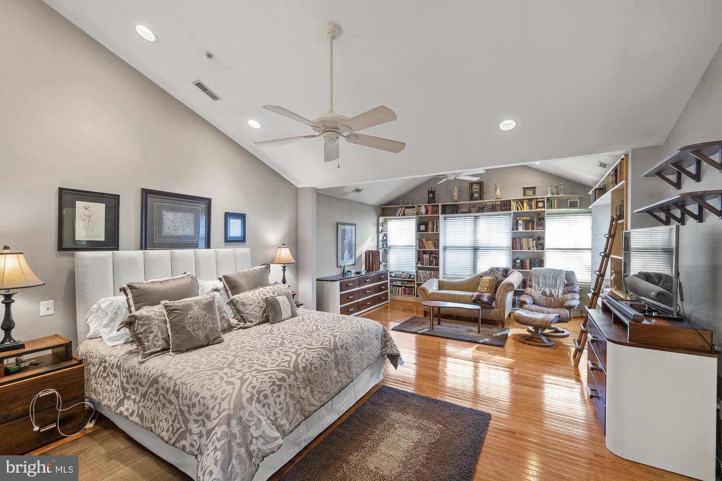 13 Austringer Ct Property Photo 22