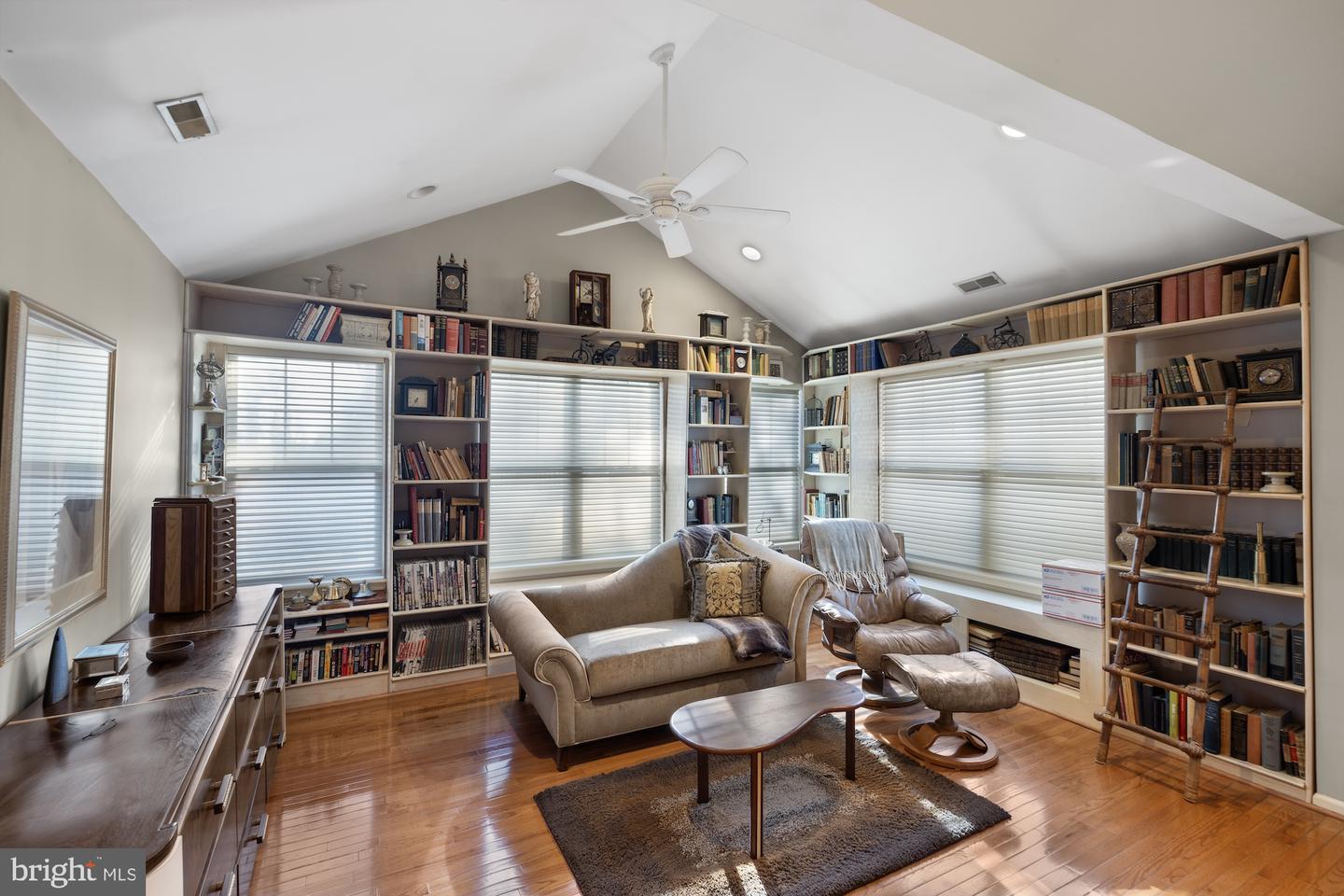 13 Austringer Ct Property Photo 23