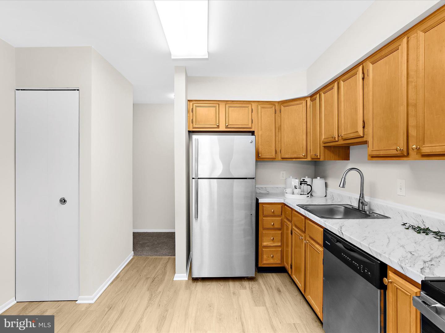 1100 Lisadale Cir #3a Property Photo 12
