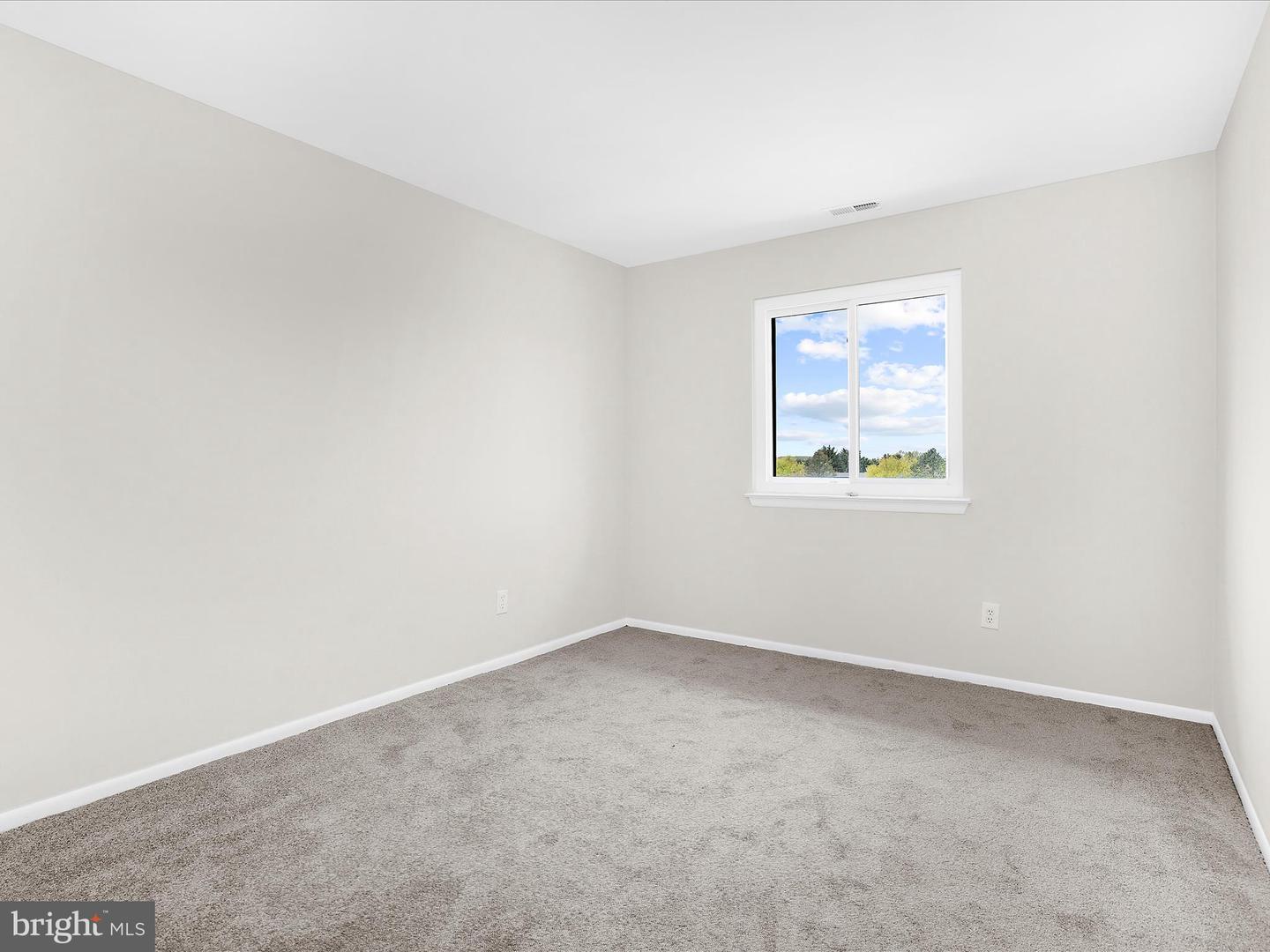 1100 Lisadale Cir #3a Property Photo 17