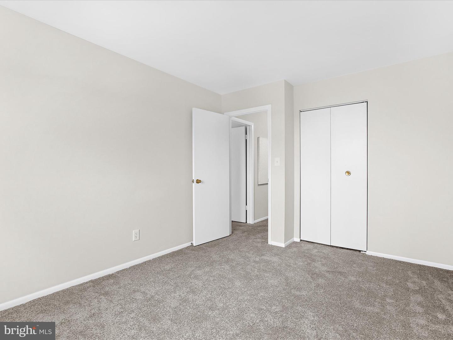 1100 Lisadale Cir #3a Property Photo 18
