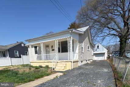 910 Renfrew St Property Photo 1