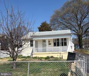 910 Renfrew St Property Photo 2