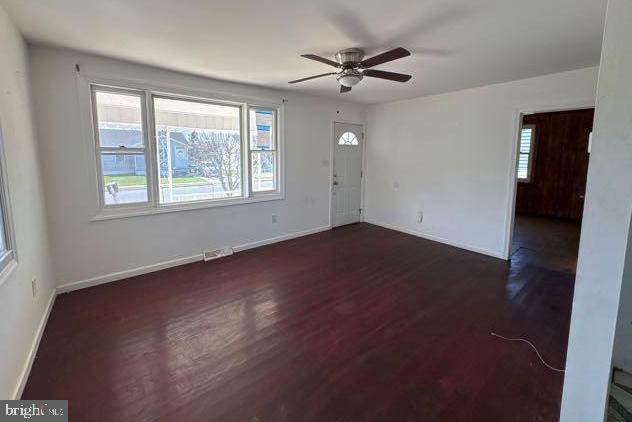 910 Renfrew St Property Photo 6