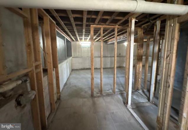 910 Renfrew St Property Photo 9