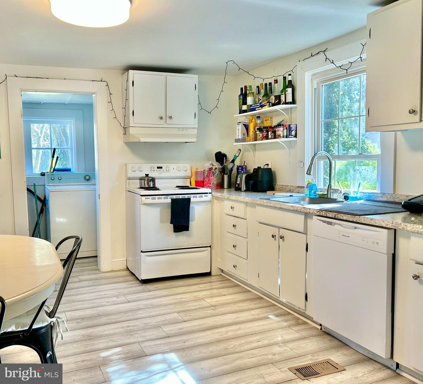 6 Cedar Ave Property Photo 4