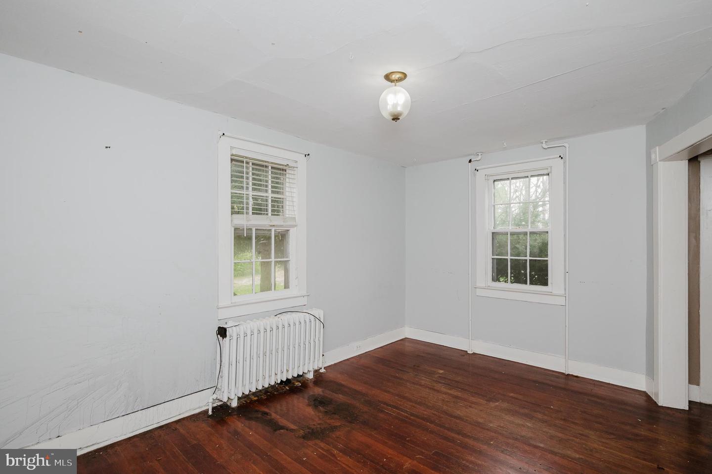 52 Sherwood Rd Property Photo 9