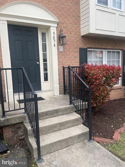 5074 Kemsley Ct Property Photo 3