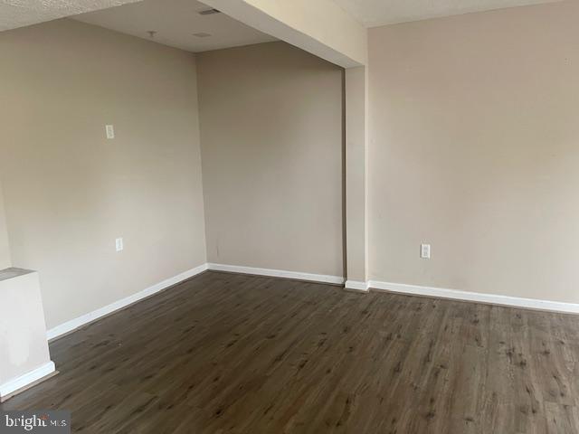 5074 Kemsley Ct Property Photo 4