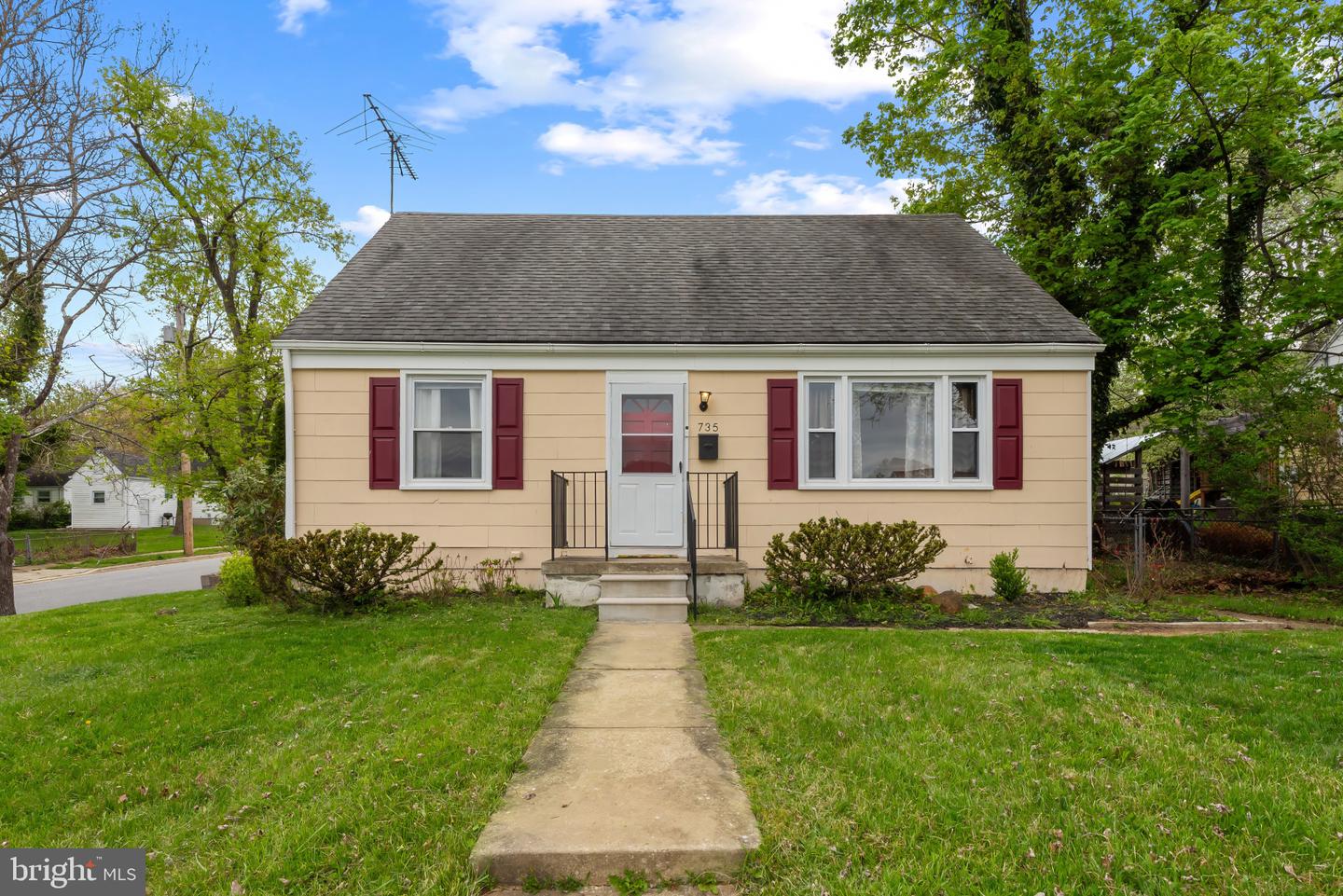 735 Cliffedge Property Photo