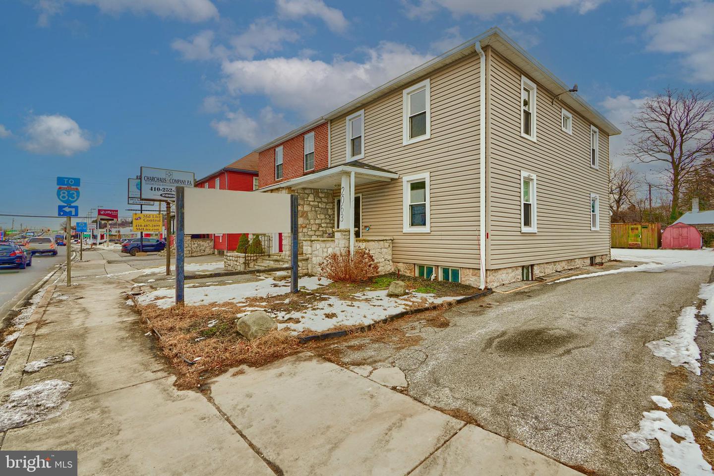 2063 York Property Photo 3