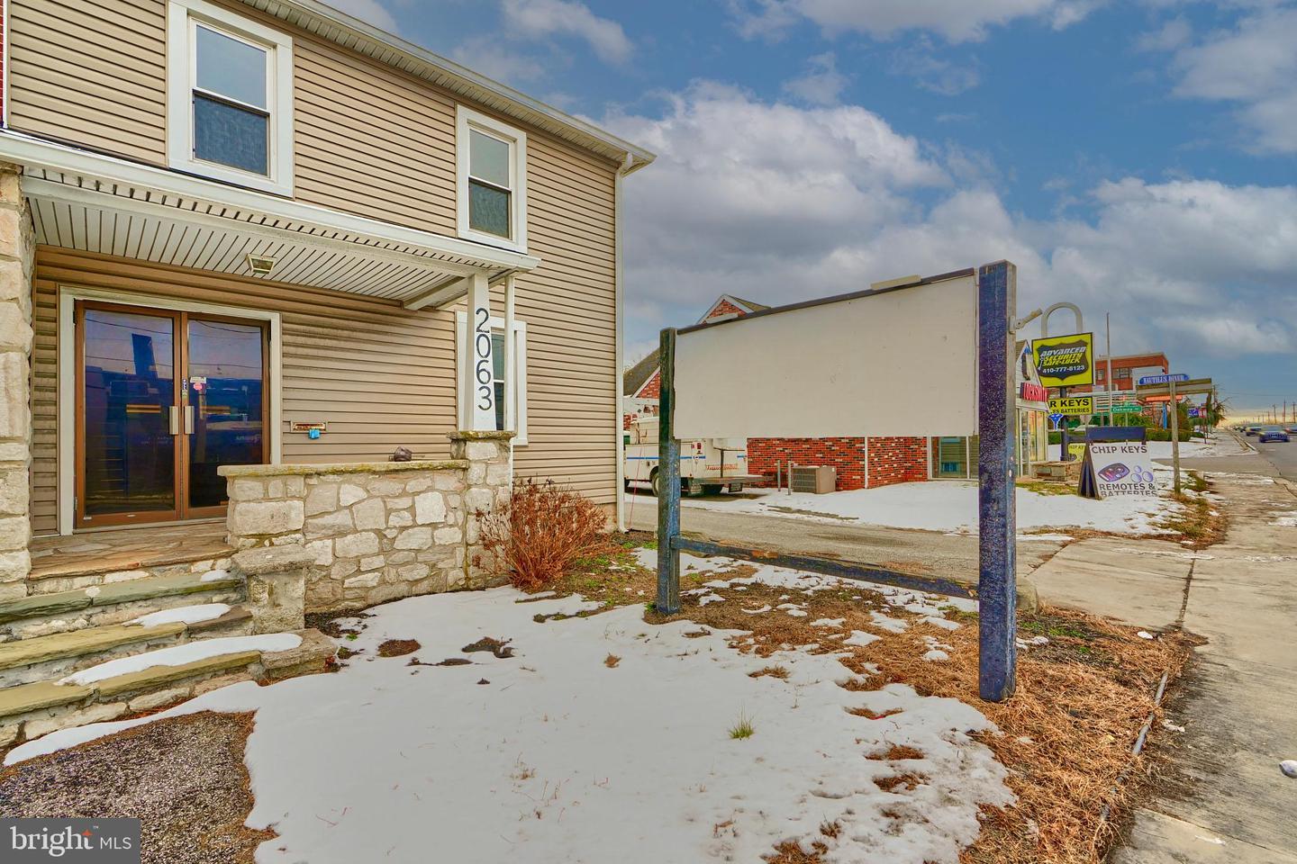 2063 York Property Photo 4