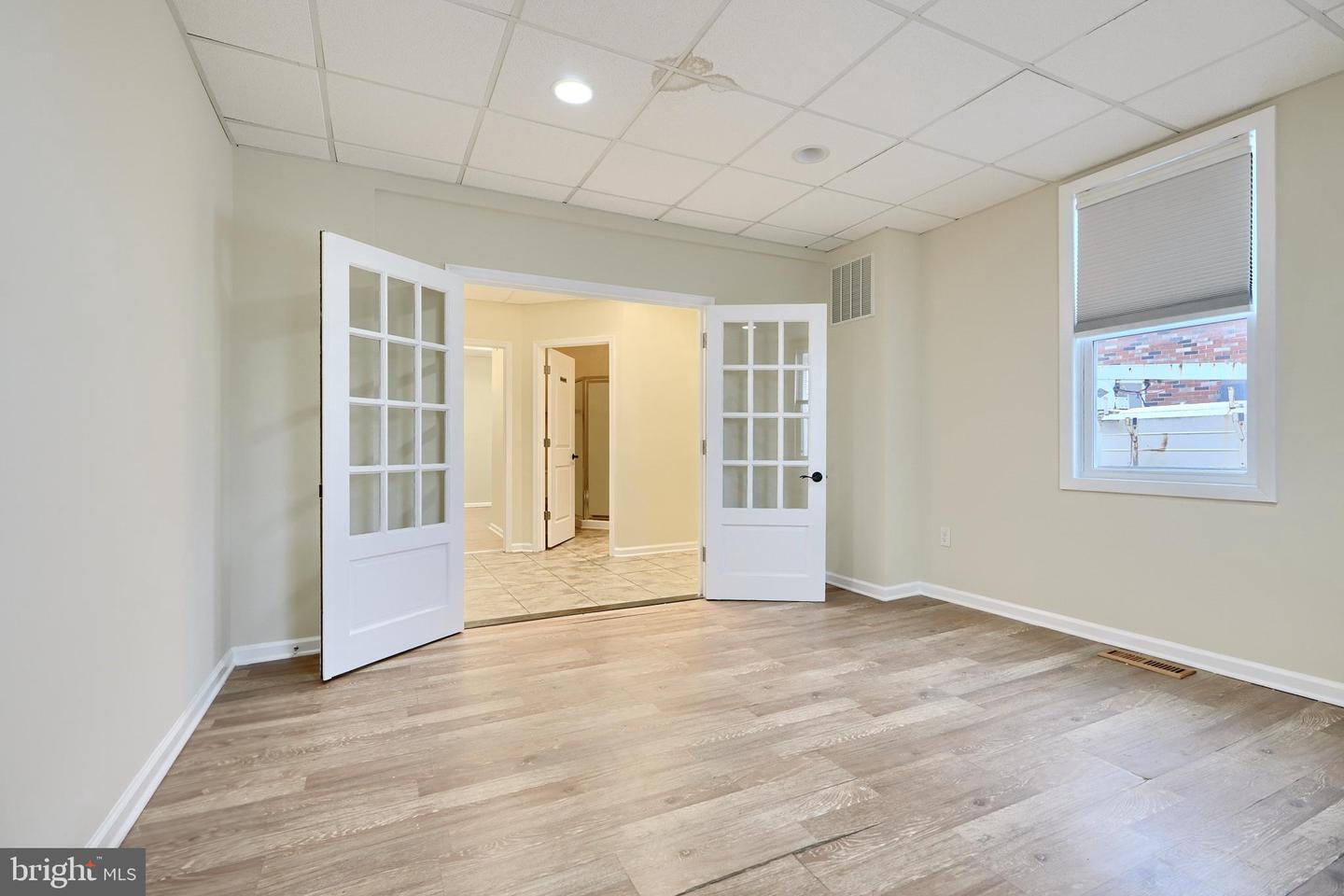 2063 York Property Photo 7