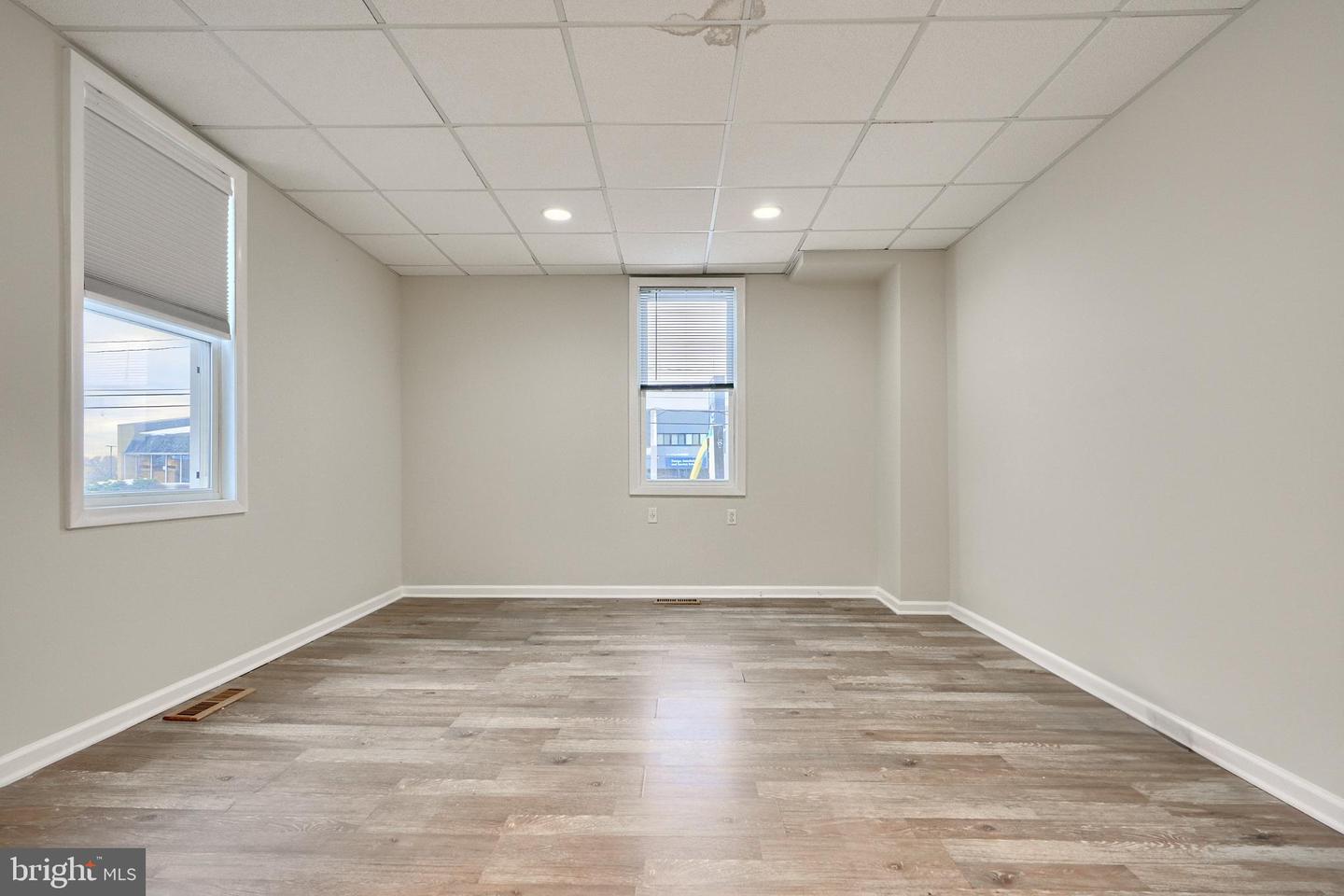 2063 York Property Photo 8