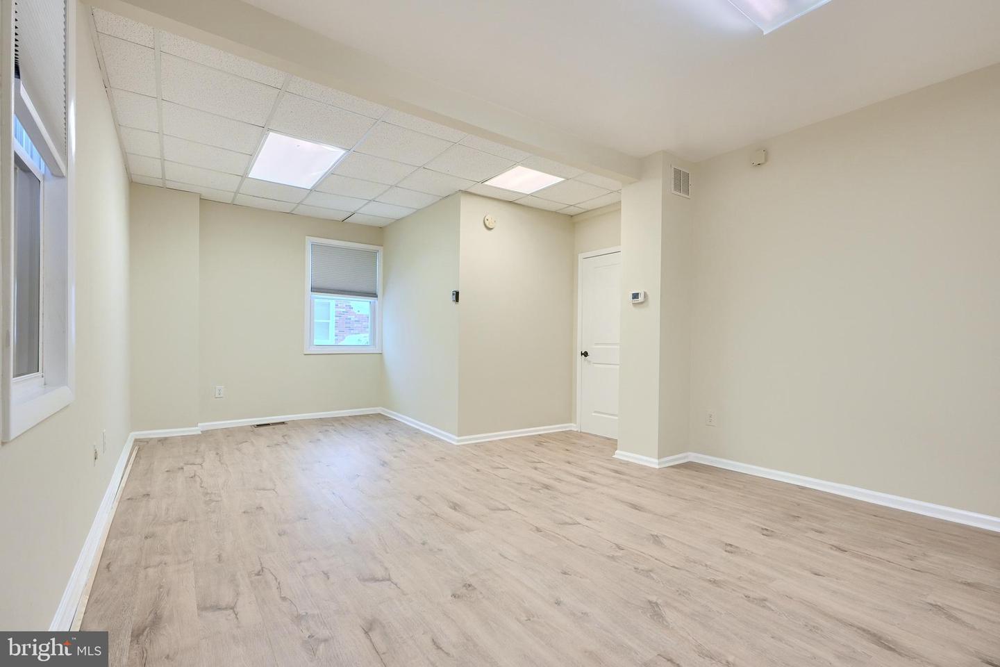 2063 York Property Photo 9