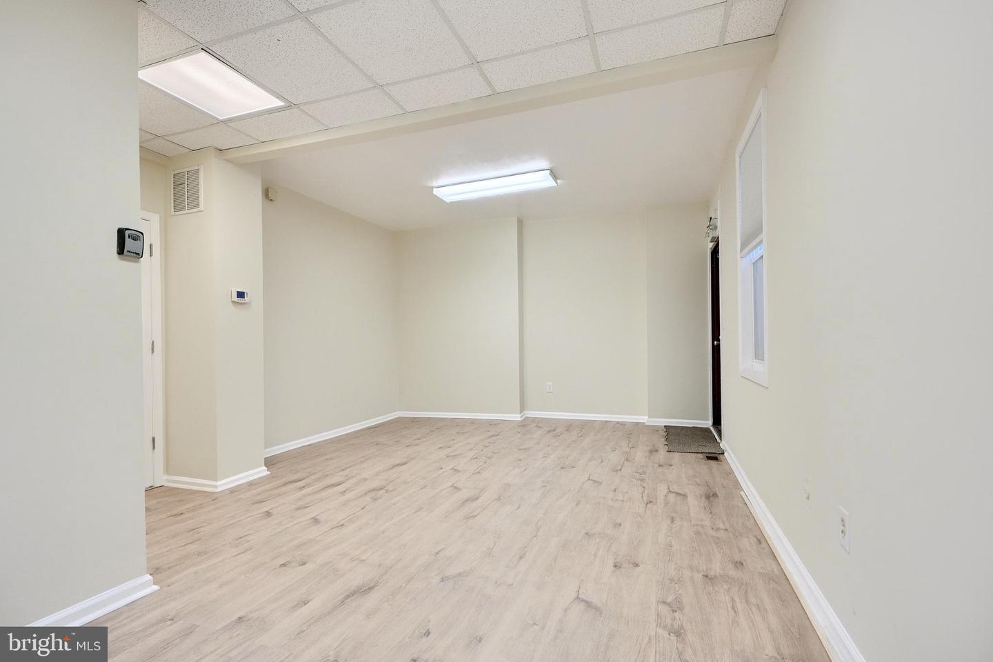 2063 York Property Photo 10
