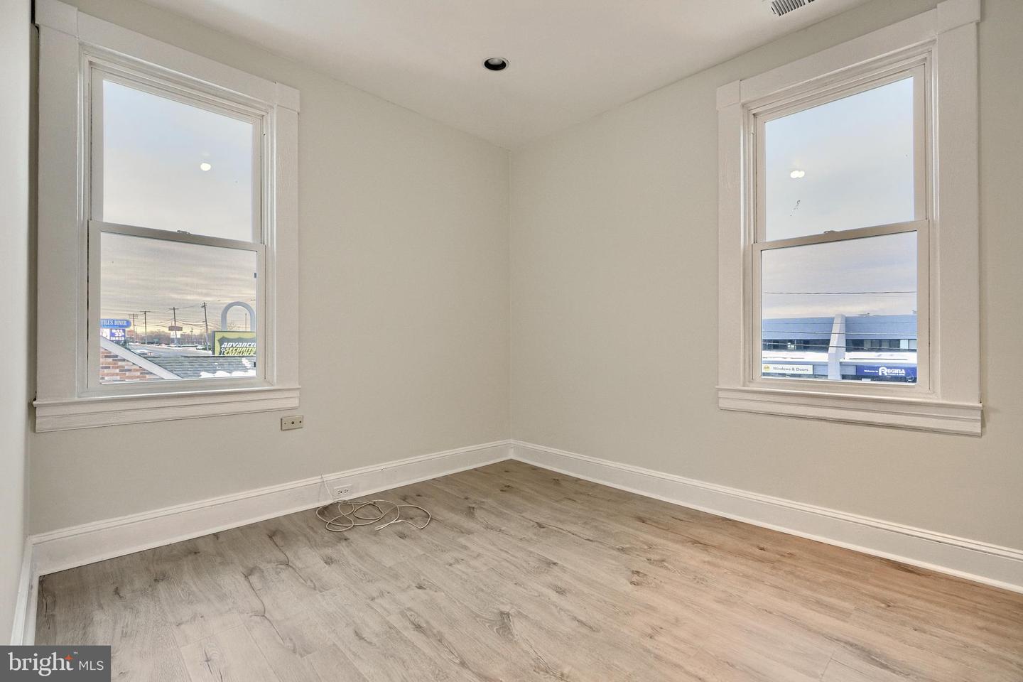 2063 York Property Photo 14