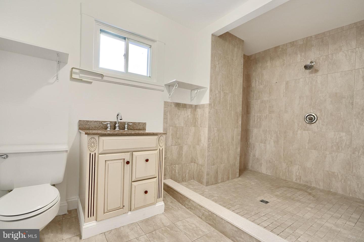 2063 York Property Photo 19