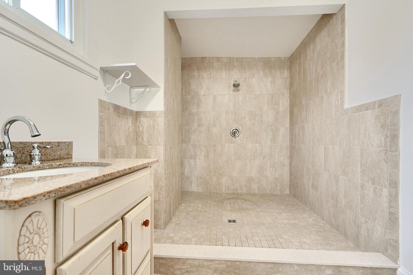 2063 York Property Photo 20