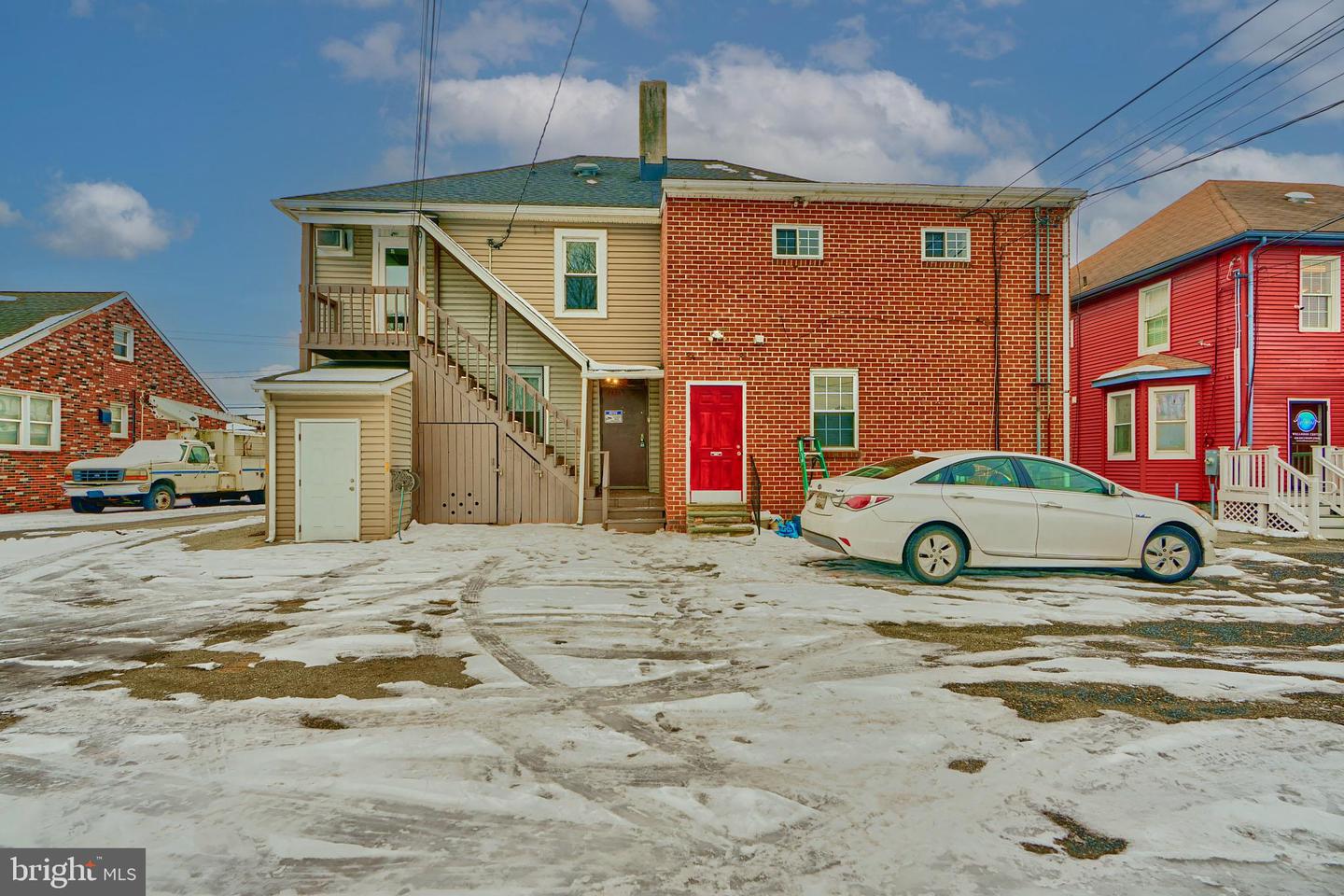 2063 York Property Photo 21