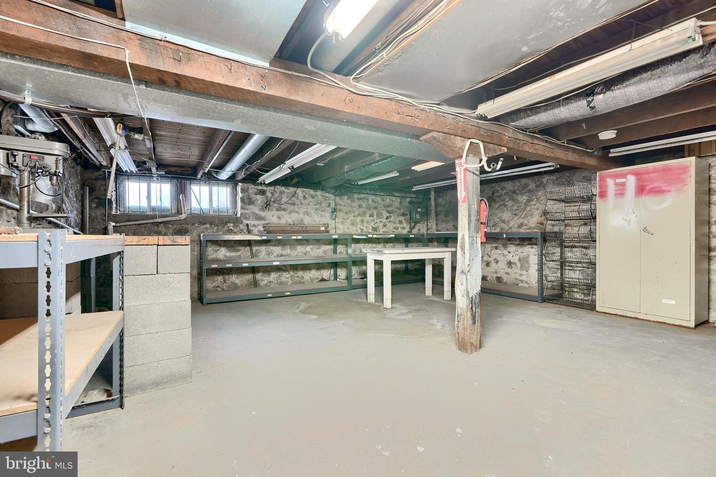 2063 York Property Photo 23
