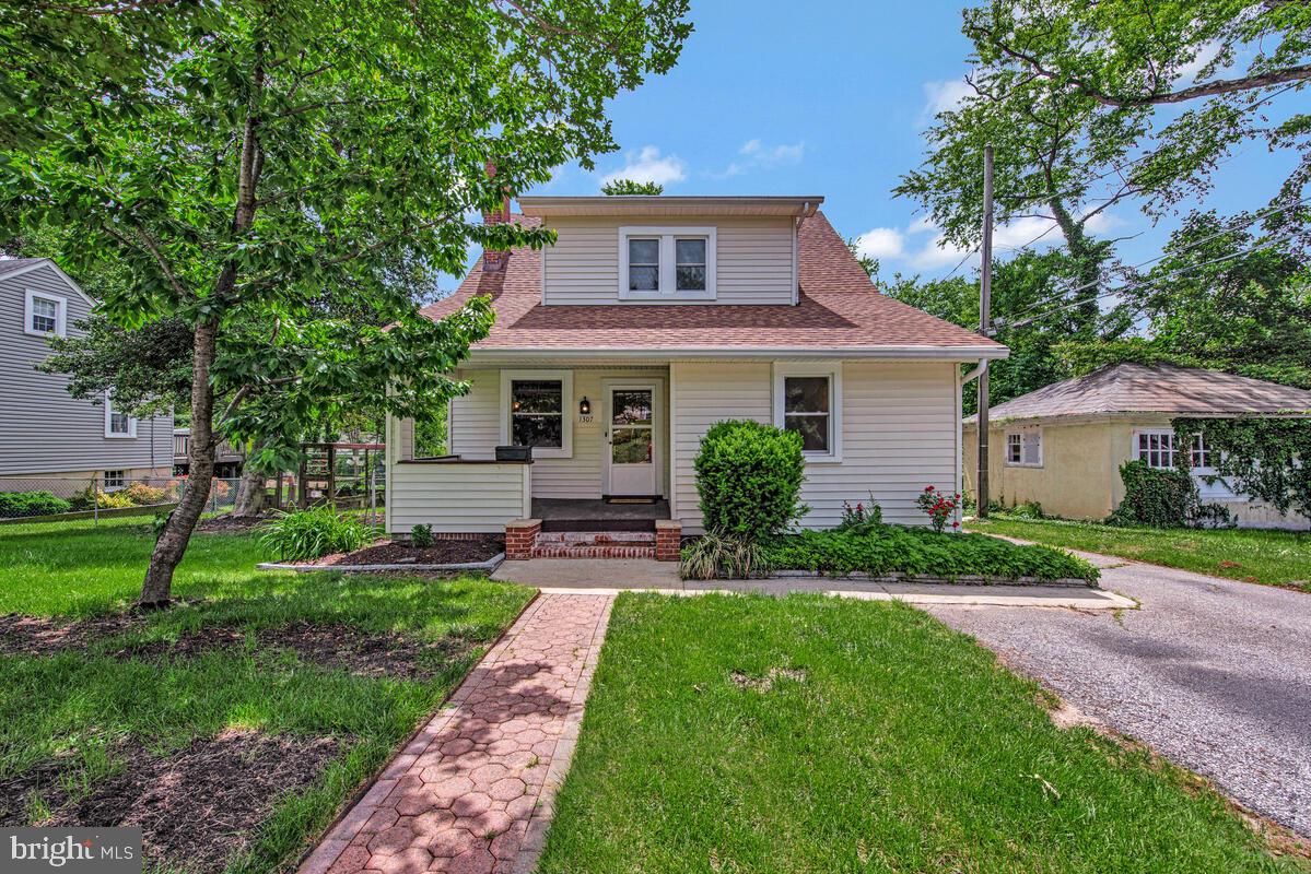 1307 MIDVALE AVE Property Photo 1
