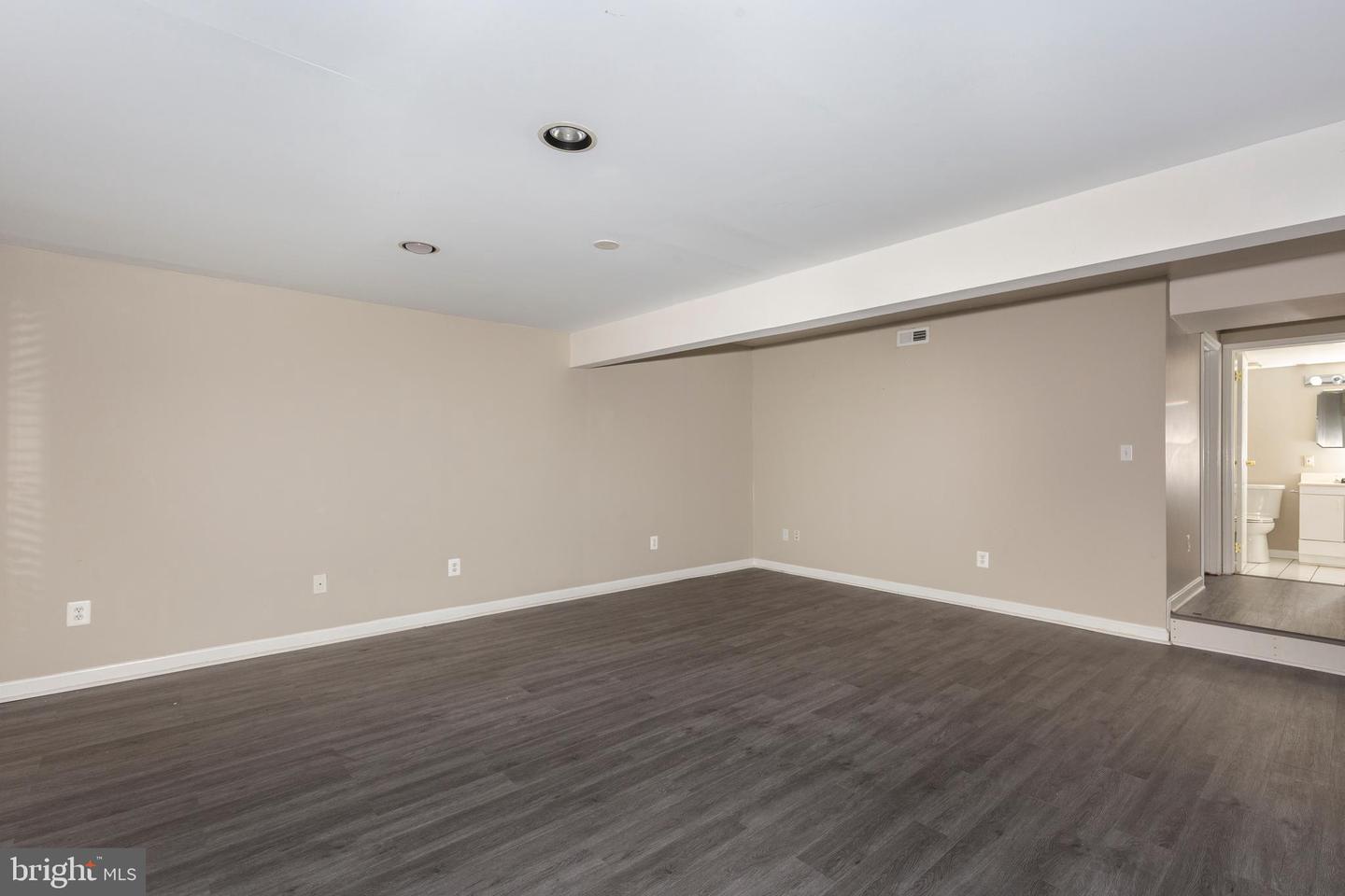 8122 Township Dr Property Photo 28