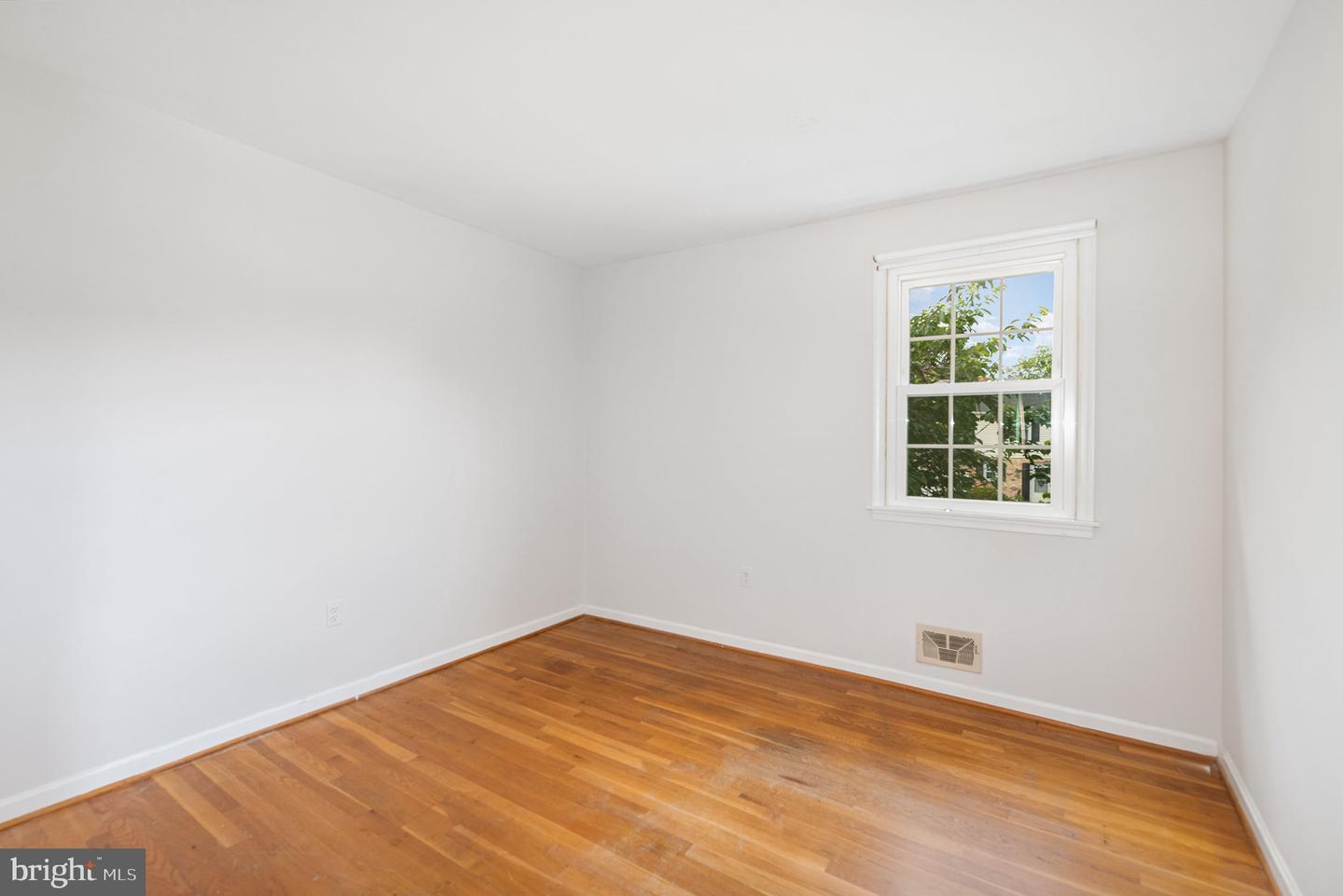 10828 Sandringham Rd Property Photo 22