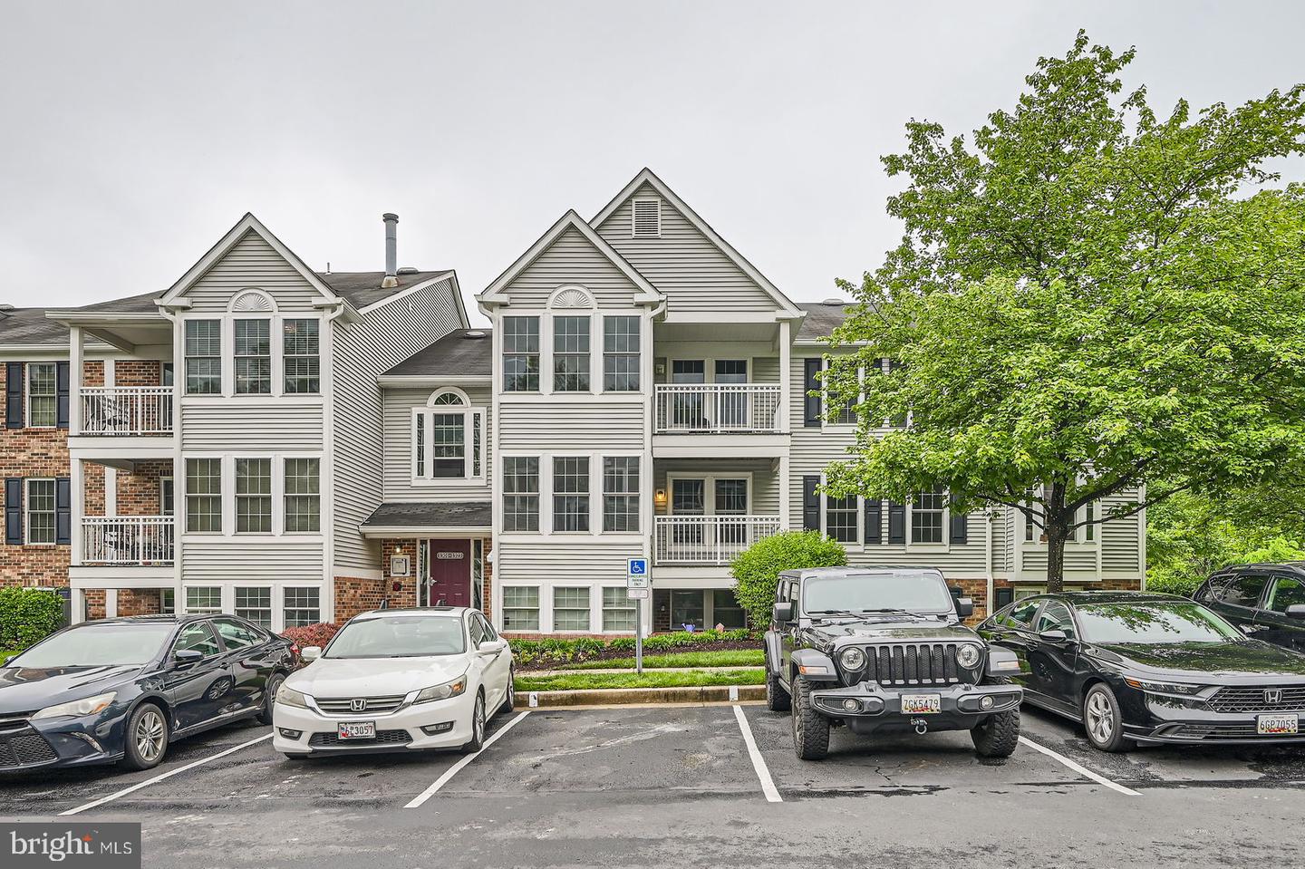 1317 Greenbriar Cir #7-1317 Property Photo 1
