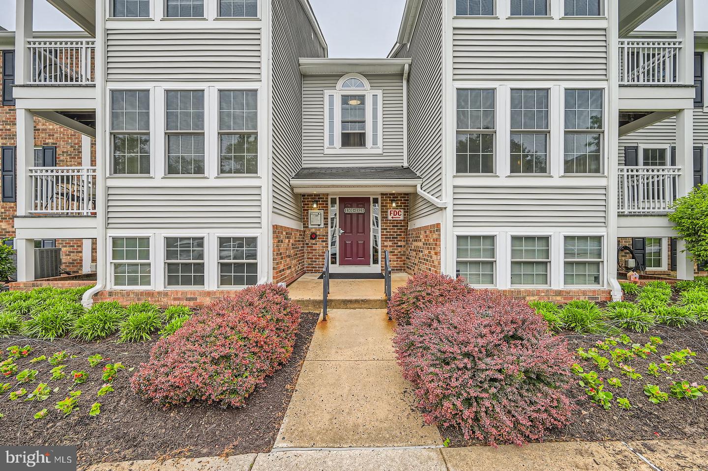 1317 Greenbriar Cir #7-1317 Property Photo 2