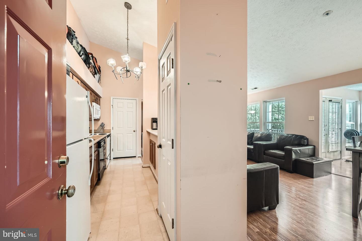 1317 Greenbriar Cir #7-1317 Property Photo 3