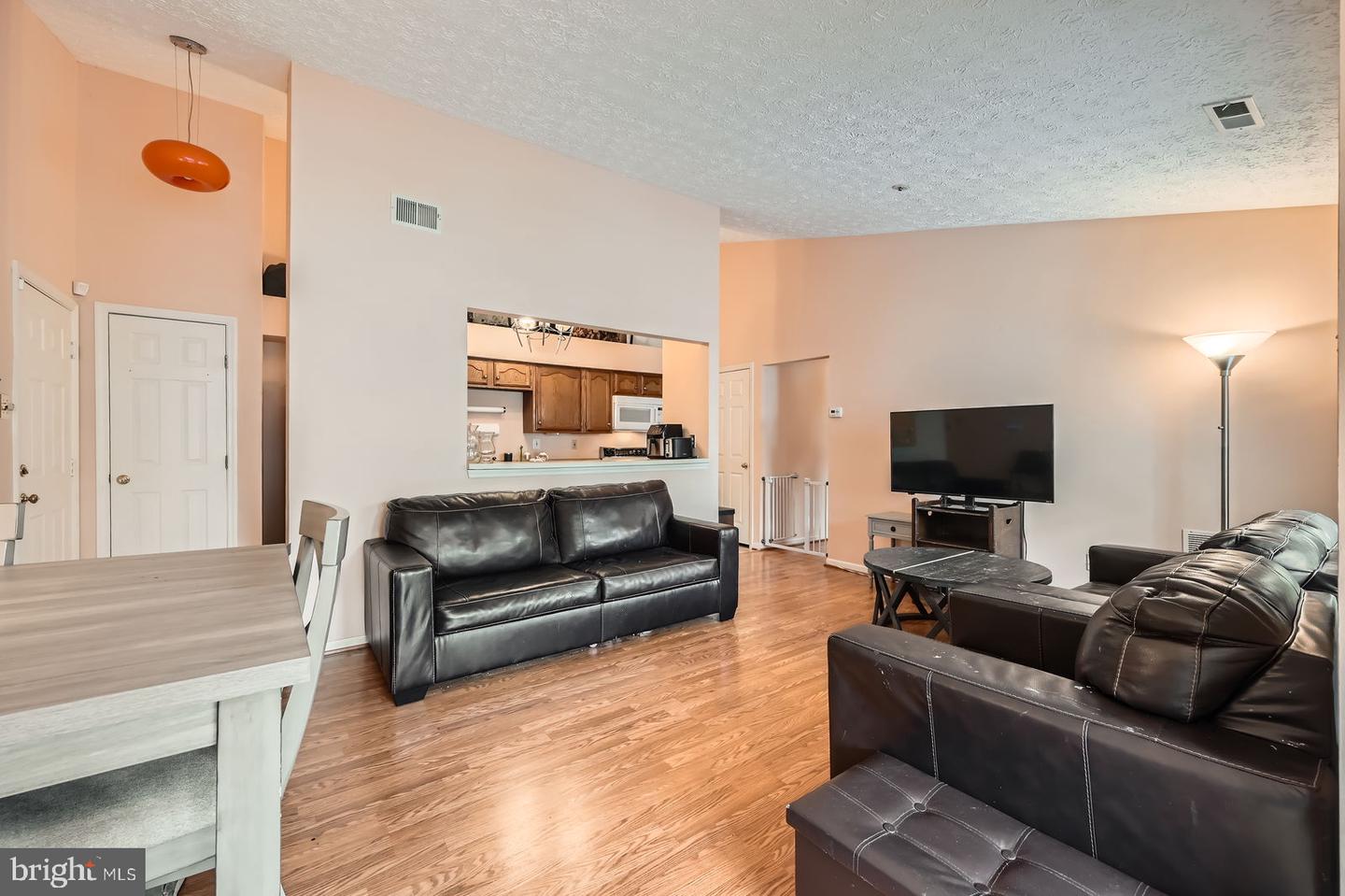 1317 Greenbriar Cir #7-1317 Property Photo 4