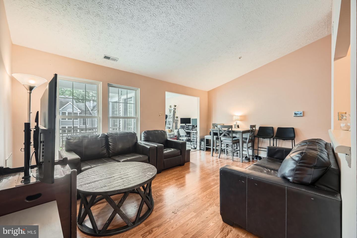 1317 Greenbriar Cir #7-1317 Property Photo 5