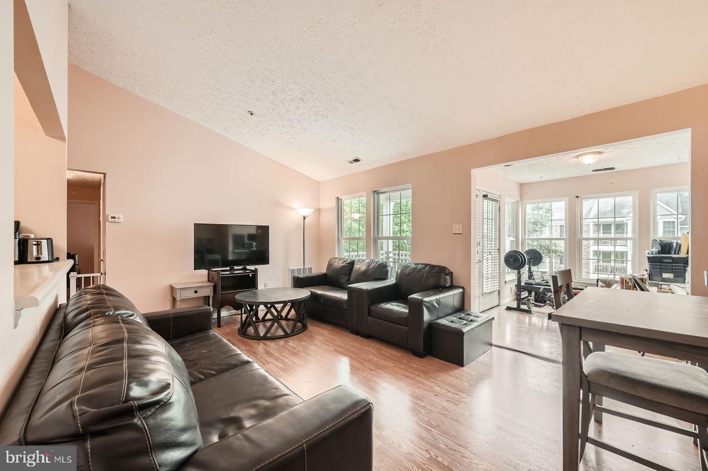 1317 Greenbriar Cir #7-1317 Property Photo 6