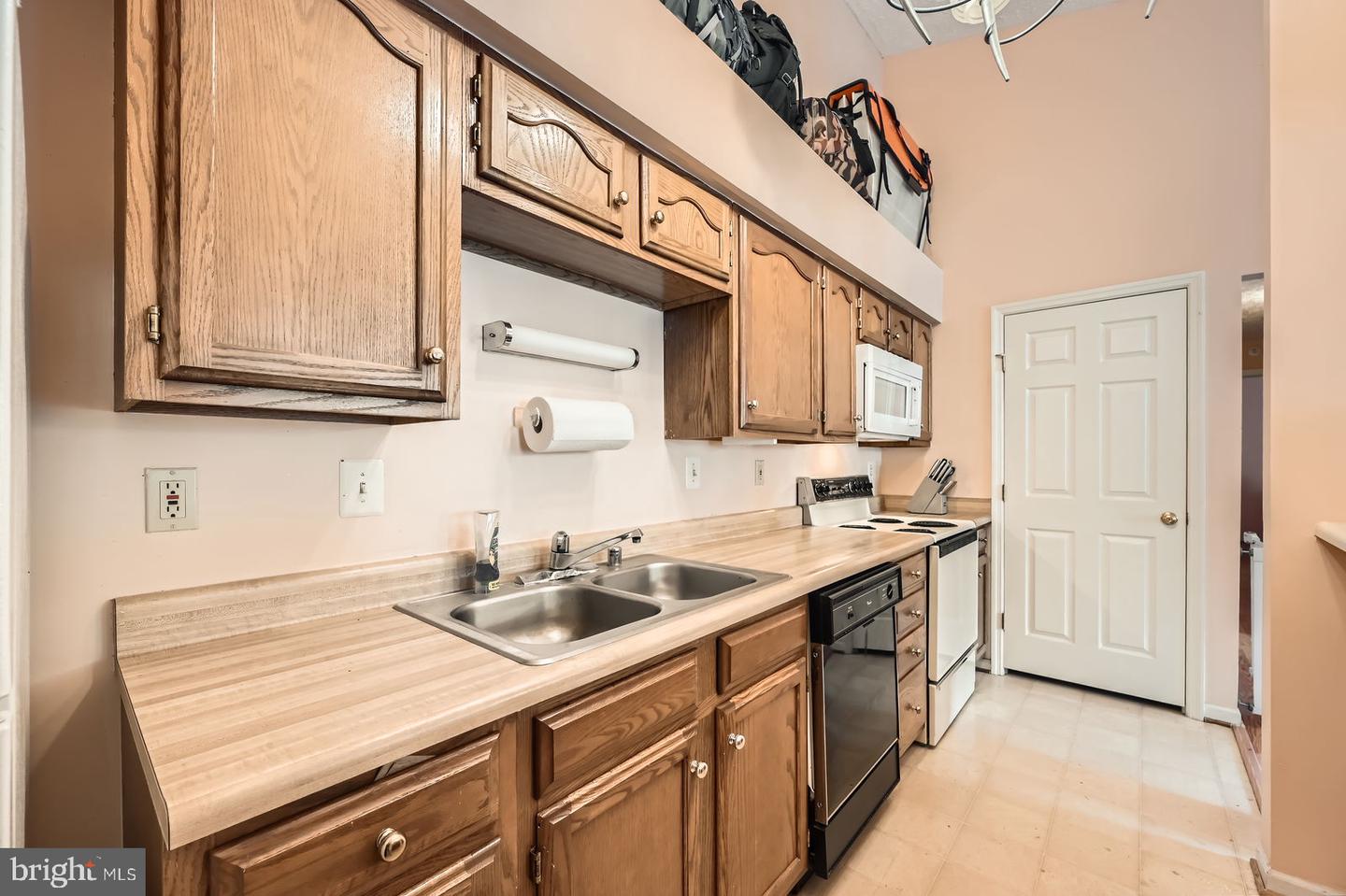 1317 Greenbriar Cir #7-1317 Property Photo 8