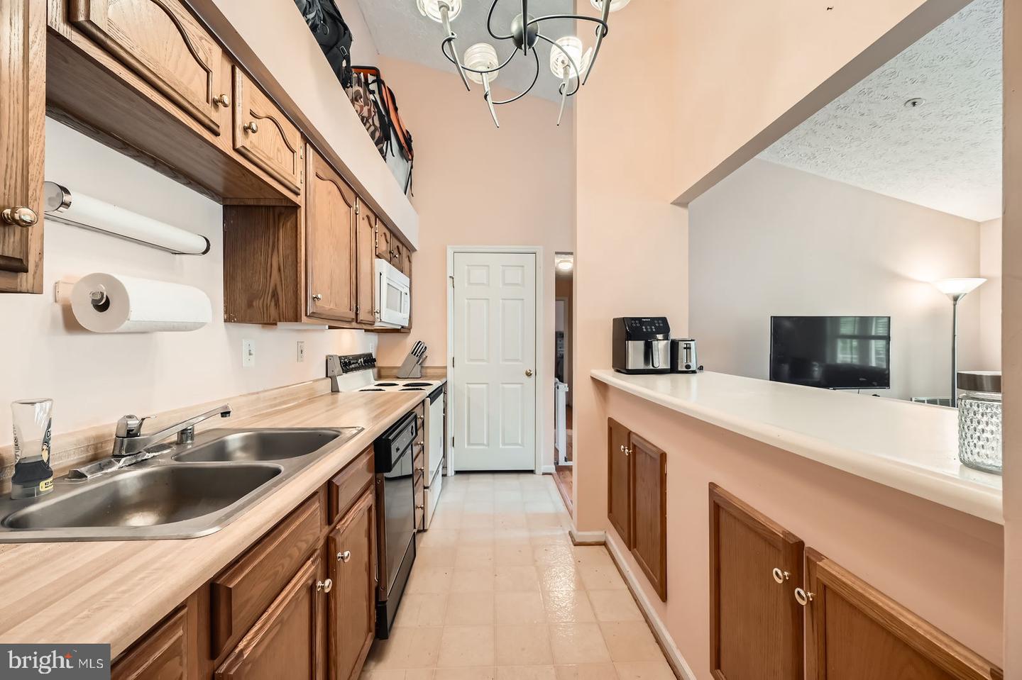 1317 Greenbriar Cir #7-1317 Property Photo 9