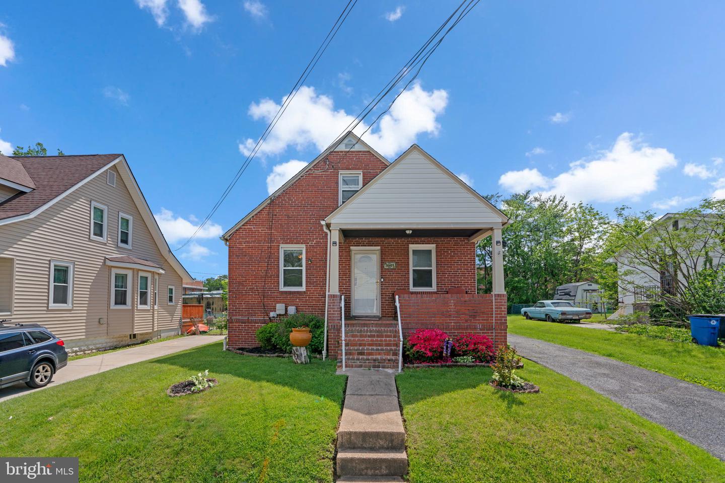 3001 WOODSIDE AVE Property Photo 1