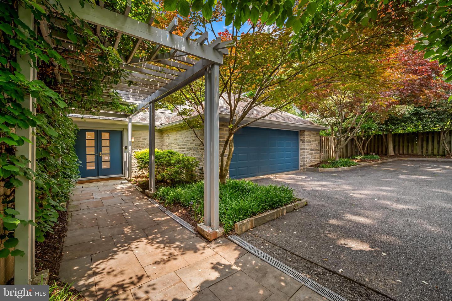 6 Meadow Rd Property Photo 2