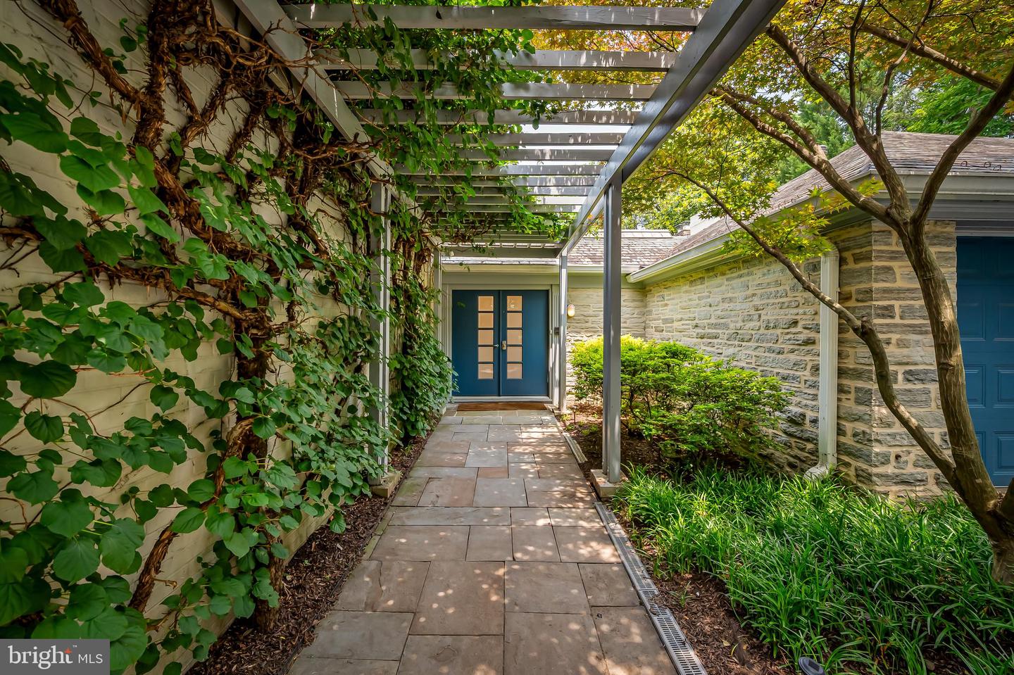 6 Meadow Rd Property Photo 4