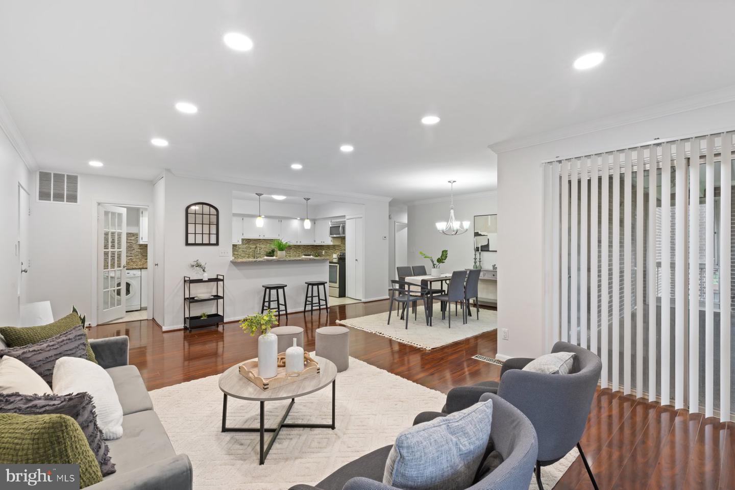 29 STONEHENGE CIR #6